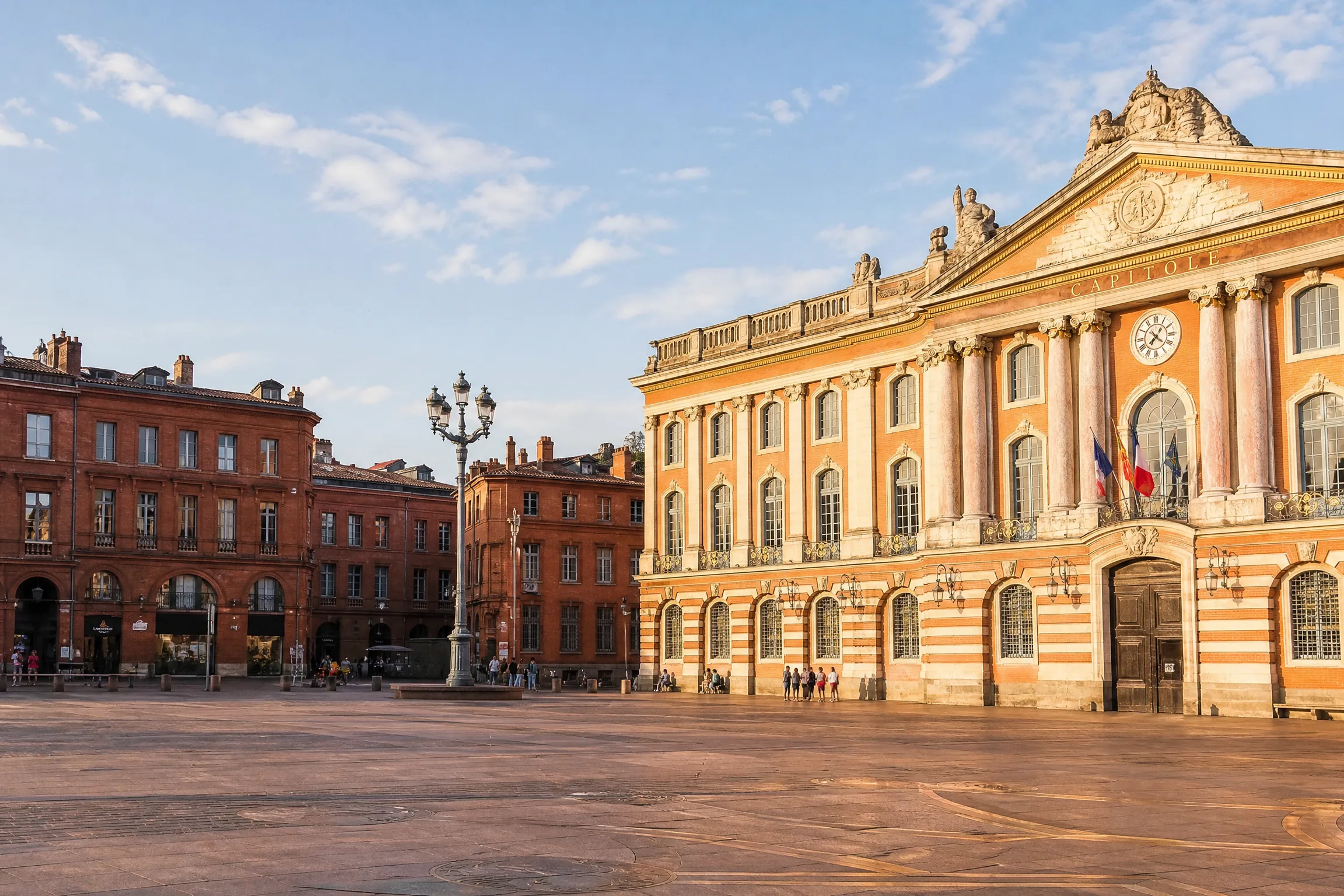 Place du Capitole à Toulouse pour une rencontre senior
